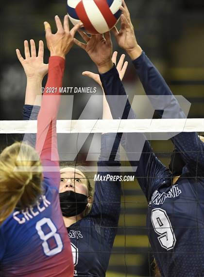 Thumbnail 3 in Columbine vs. Cherry Creek (CHSAA 5A Playoff) photogallery.