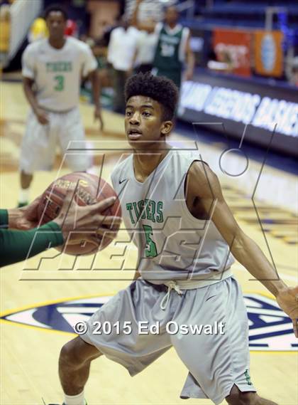 Thumbnail 3 in Sacred Heart Cathedral vs. Fremont photogallery.