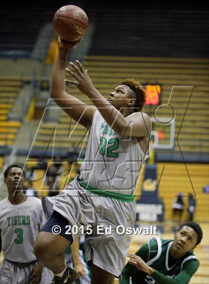 Thumbnail 3 in Sacred Heart Cathedral vs. Fremont photogallery.