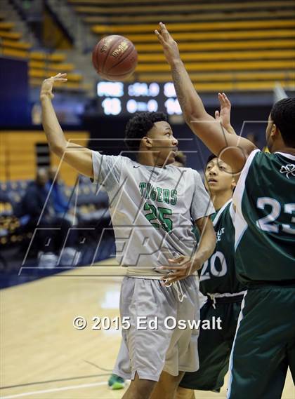 Thumbnail 2 in Sacred Heart Cathedral vs. Fremont photogallery.