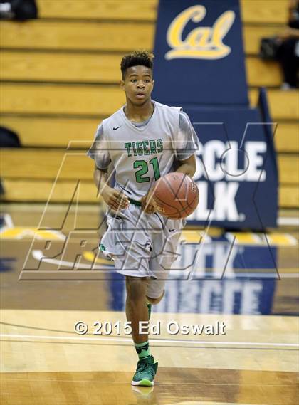Thumbnail 3 in Sacred Heart Cathedral vs. Fremont photogallery.