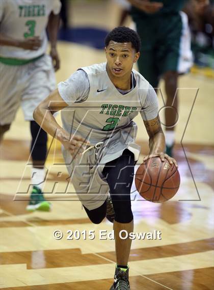 Thumbnail 2 in Sacred Heart Cathedral vs. Fremont photogallery.