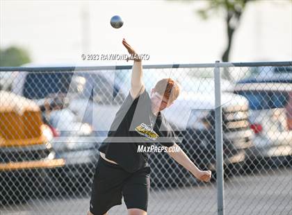 Thumbnail 1 in IHSAA Sectional 17 (Shot Put) photogallery.