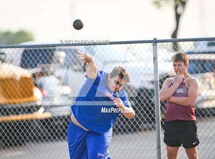 Thumbnail 1 in IHSAA Sectional 17 (Shot Put) photogallery.