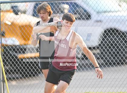 Thumbnail 2 in IHSAA Sectional 17 (Shot Put) photogallery.
