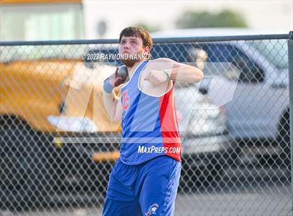 Thumbnail 1 in IHSAA Sectional 17 (Shot Put) photogallery.