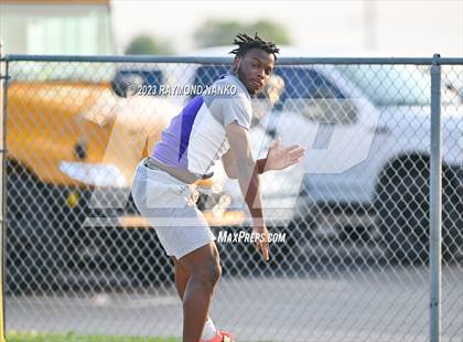 Thumbnail 1 in IHSAA Sectional 17 (Shot Put) photogallery.