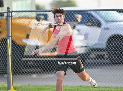Thumbnail 3 in IHSAA Sectional 17 (Shot Put) photogallery.