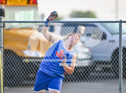 Thumbnail 1 in IHSAA Sectional 17 (Shot Put) photogallery.