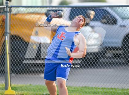 Thumbnail 3 in IHSAA Sectional 17 (Shot Put) photogallery.