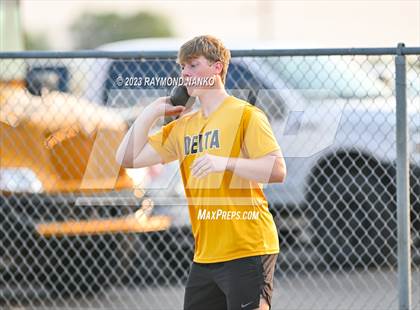 Thumbnail 1 in IHSAA Sectional 17 (Shot Put) photogallery.