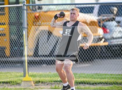 Thumbnail 3 in IHSAA Sectional 17 (Shot Put) photogallery.
