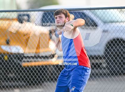 Thumbnail 2 in IHSAA Sectional 17 (Shot Put) photogallery.
