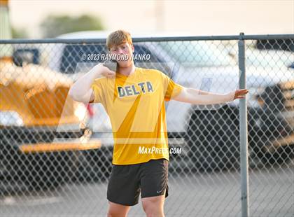Thumbnail 1 in IHSAA Sectional 17 (Shot Put) photogallery.