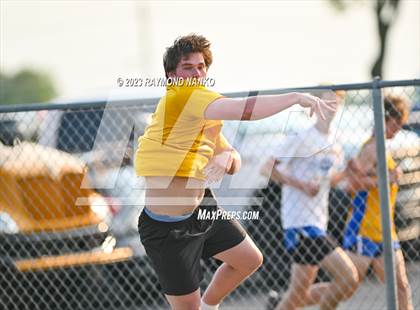 Thumbnail 3 in IHSAA Sectional 17 (Shot Put) photogallery.