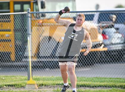 Thumbnail 1 in IHSAA Sectional 17 (Shot Put) photogallery.