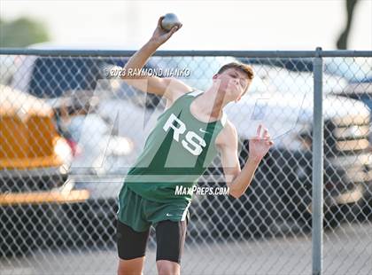 Thumbnail 1 in IHSAA Sectional 17 (Shot Put) photogallery.