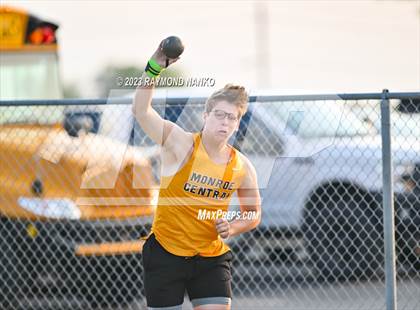 Thumbnail 2 in IHSAA Sectional 17 (Shot Put) photogallery.