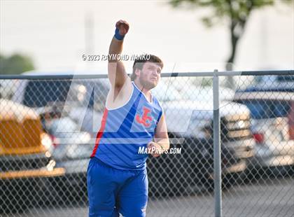 Thumbnail 1 in IHSAA Sectional 17 (Shot Put) photogallery.