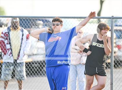 Thumbnail 3 in IHSAA Sectional 17 (Shot Put) photogallery.