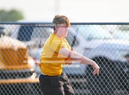 Thumbnail 3 in IHSAA Sectional 17 (Shot Put) photogallery.