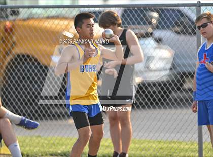 Thumbnail 1 in IHSAA Sectional 17 (Shot Put) photogallery.