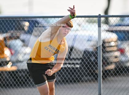 Thumbnail 3 in IHSAA Sectional 17 (Shot Put) photogallery.
