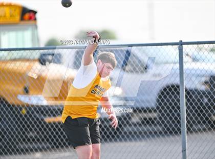 Thumbnail 1 in IHSAA Sectional 17 (Shot Put) photogallery.