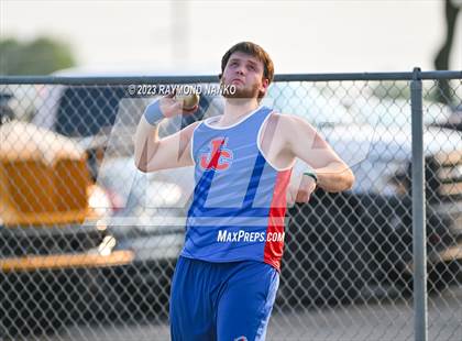 Thumbnail 1 in IHSAA Sectional 17 (Shot Put) photogallery.