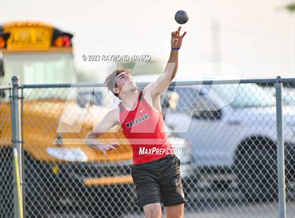Thumbnail 2 in IHSAA Sectional 17 (Shot Put) photogallery.