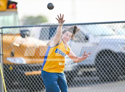 Thumbnail 3 in IHSAA Sectional 17 (Shot Put) photogallery.