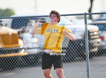 Thumbnail 2 in IHSAA Sectional 17 (Shot Put) photogallery.