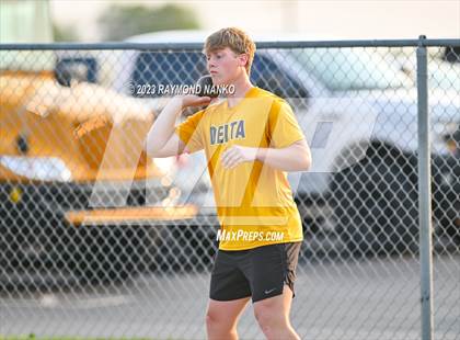 Thumbnail 2 in IHSAA Sectional 17 (Shot Put) photogallery.