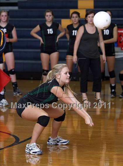 Thumbnail 2 in Cedar Park vs Midwy photogallery.