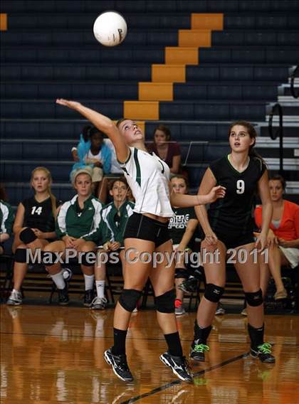 Thumbnail 2 in Cedar Park vs Midwy photogallery.