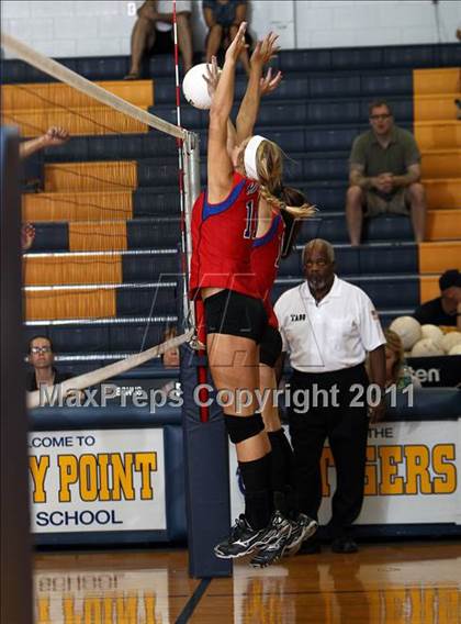 Thumbnail 3 in Cedar Park vs Midwy photogallery.