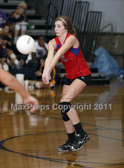 Thumbnail 3 in Cedar Park vs Midwy photogallery.