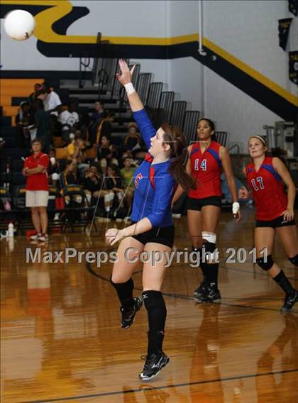 Thumbnail 3 in Cedar Park vs Midwy photogallery.
