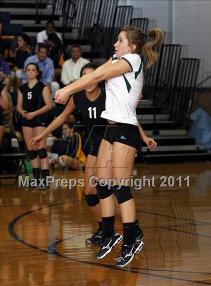 Thumbnail 2 in Cedar Park vs Midwy photogallery.