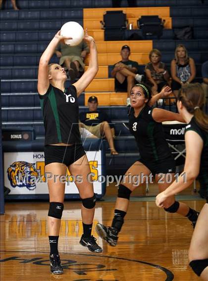Thumbnail 2 in Cedar Park vs Midwy photogallery.