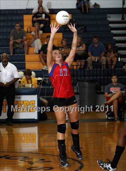 Thumbnail 1 in Cedar Park vs Midwy photogallery.