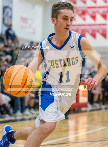 Thumbnail 2 in Lund vs. Round Mountain (NIAA 1A Central League Semifinal) photogallery.