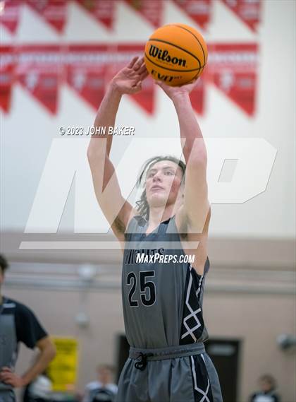 Thumbnail 3 in Lund vs. Round Mountain (NIAA 1A Central League Semifinal) photogallery.