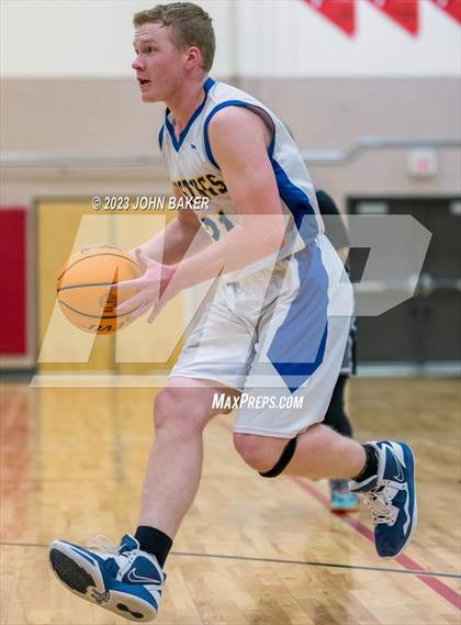 Thumbnail 3 in Lund vs. Round Mountain (NIAA 1A Central League Semifinal) photogallery.