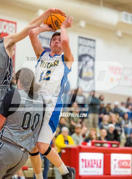 Thumbnail 1 in Lund vs. Round Mountain (NIAA 1A Central League Semifinal) photogallery.