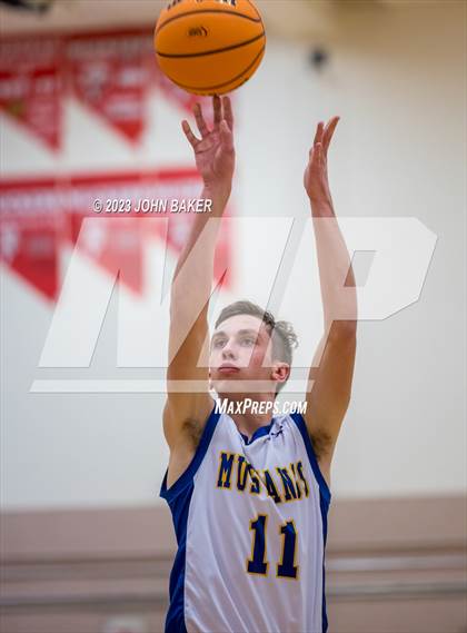 Thumbnail 2 in Lund vs. Round Mountain (NIAA 1A Central League Semifinal) photogallery.