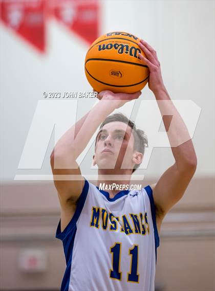 Thumbnail 1 in Lund vs. Round Mountain (NIAA 1A Central League Semifinal) photogallery.