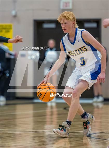 Thumbnail 3 in Lund vs. Round Mountain (NIAA 1A Central League Semifinal) photogallery.