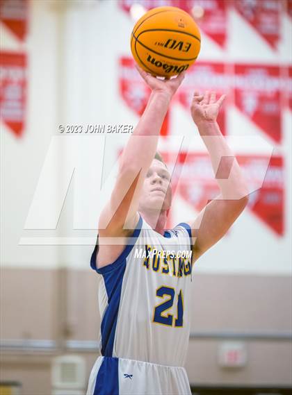 Thumbnail 3 in Lund vs. Round Mountain (NIAA 1A Central League Semifinal) photogallery.