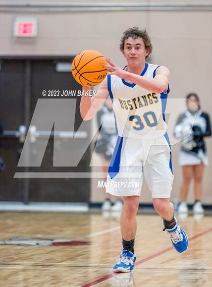 Thumbnail 1 in Lund vs. Round Mountain (NIAA 1A Central League Semifinal) photogallery.